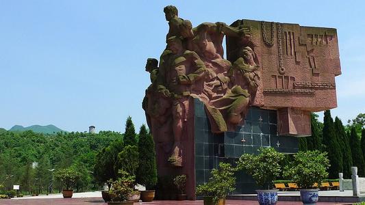 息峰集中营雕塑